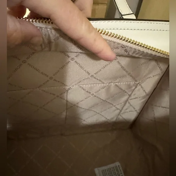 Michael Kors purse - Picture 4 of 6